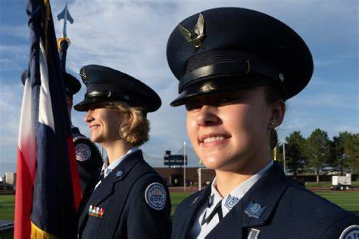 Can you quit ROTC in college?