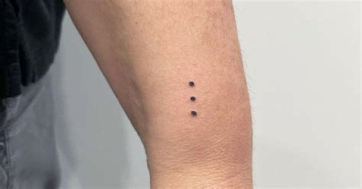 What do black dot tattoos mean?
